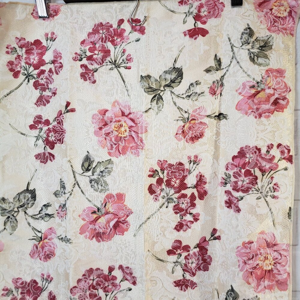 Floral Pink Rose Jacquard Tablecloth - Elegant Home Dining Linen